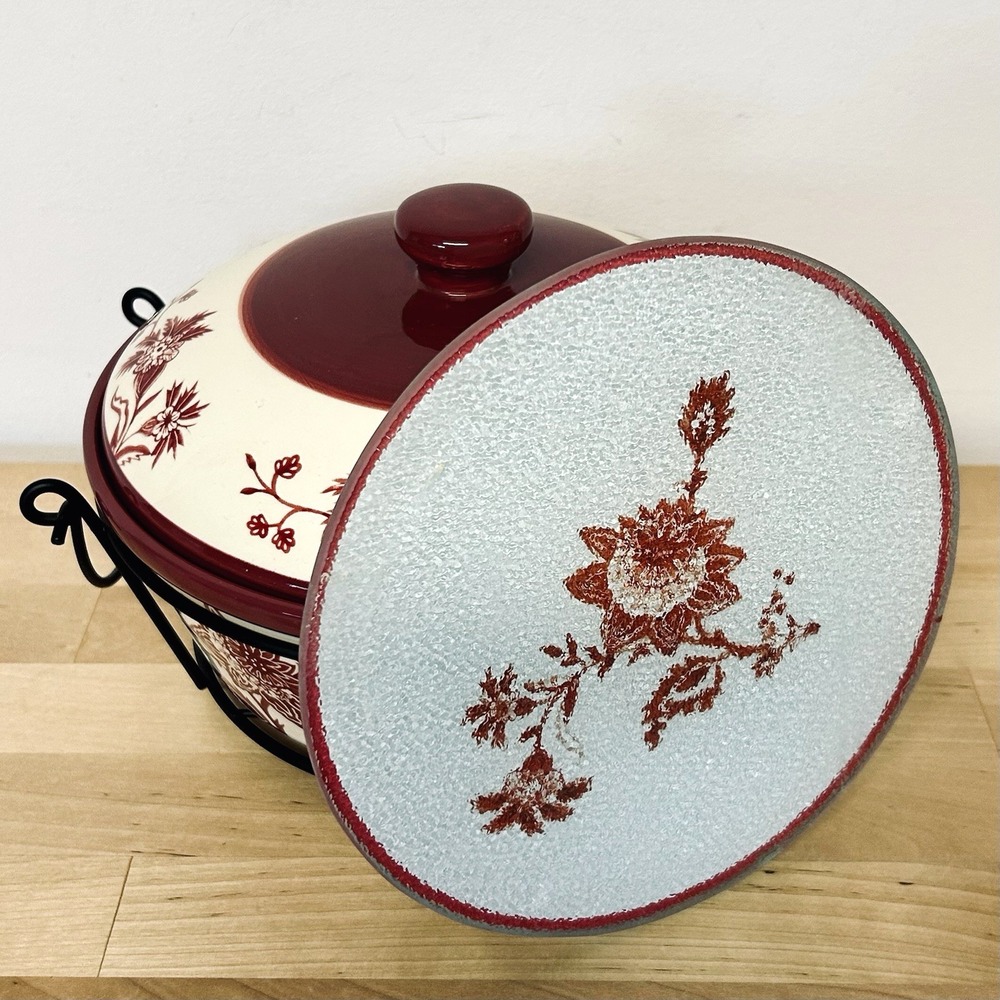 Temptations by Tara Cranberry Toile Round Baker 2qt Lid Wire Rack Trivet Cottage - Picture 3 of 14